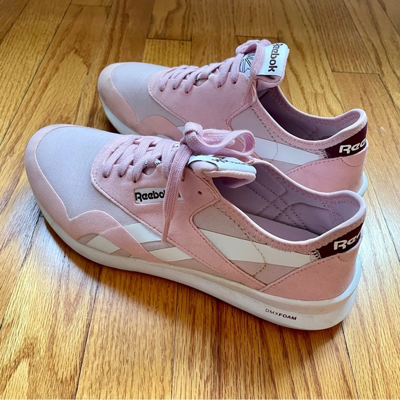 Light pink Reeboks size 9 - Picture 3 of 6